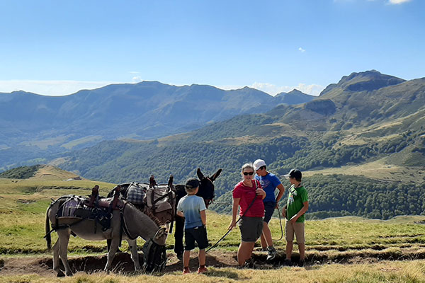 GR®400 : Le tour du Volcan Cantal GR®400 : Le tour du Volcan Cantal